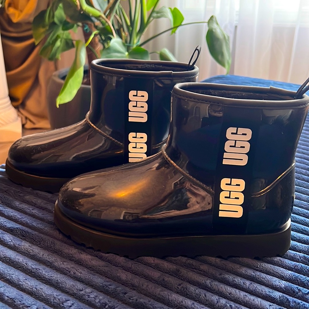 NWOT UGG Clear Mini Boot Black
